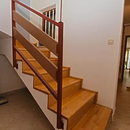 Stinjan 958 * بولا