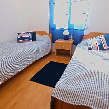 Stinjan 958 بولا